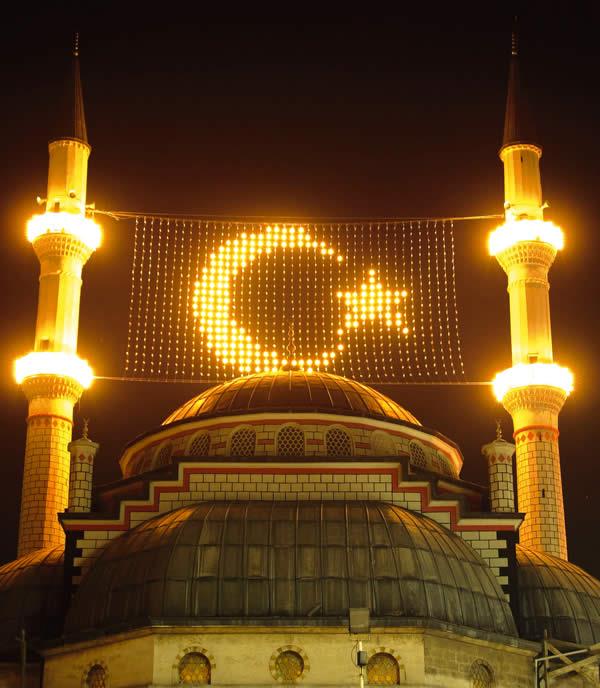 Üç Ayların Habercisi Olan Regaip Kandiliniz Kutlu Olsun…